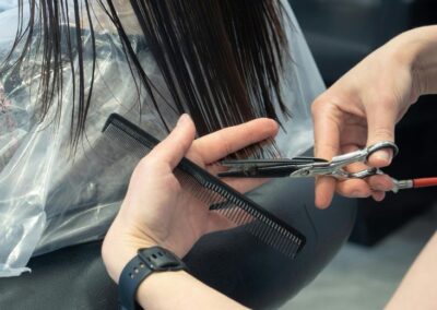 Peluquería: Corte de cabello y técnicas complementarias